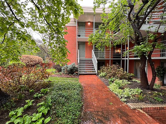 3rd image of 625 Pearl St APT 1