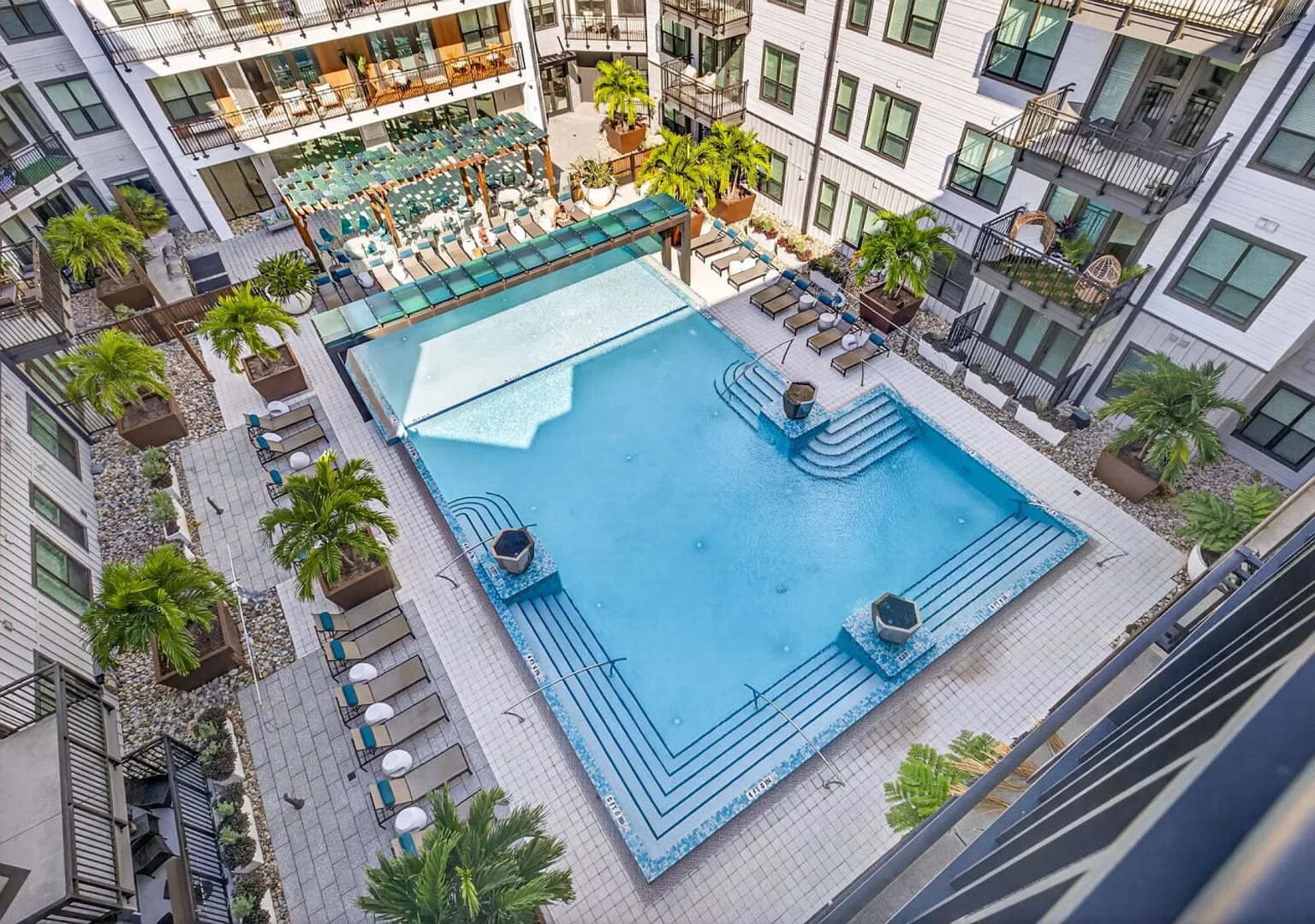 Stylish Studio Midtown near Raymond James — Photo 4
