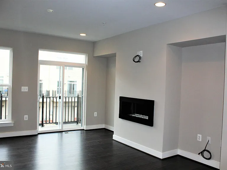 23016 Lavallette Sq — Photo 12