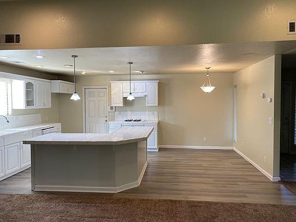 3rd image of 3230 Estate Dr