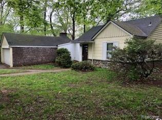 24300 Simmons Ave, Southfield, MI 48033