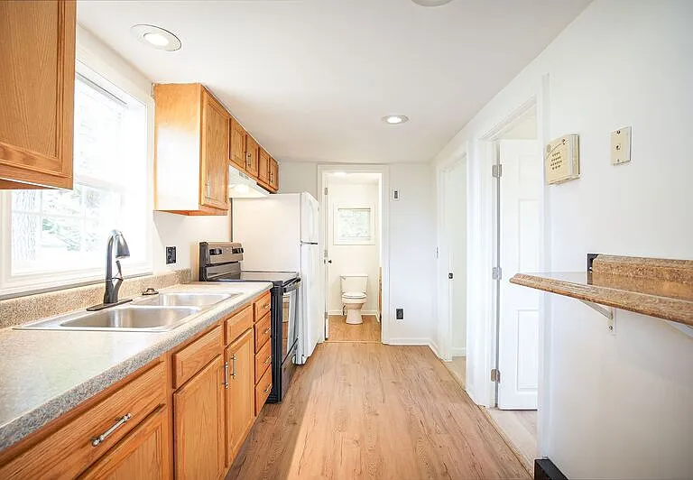215 Eddy St — Photo 6