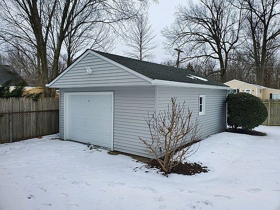 4th image of 33106 Alva Dr