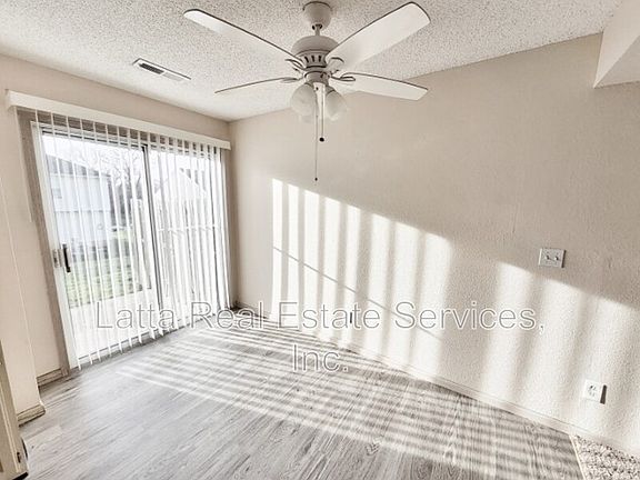 5th image of 202 NE Sunshine St APT C