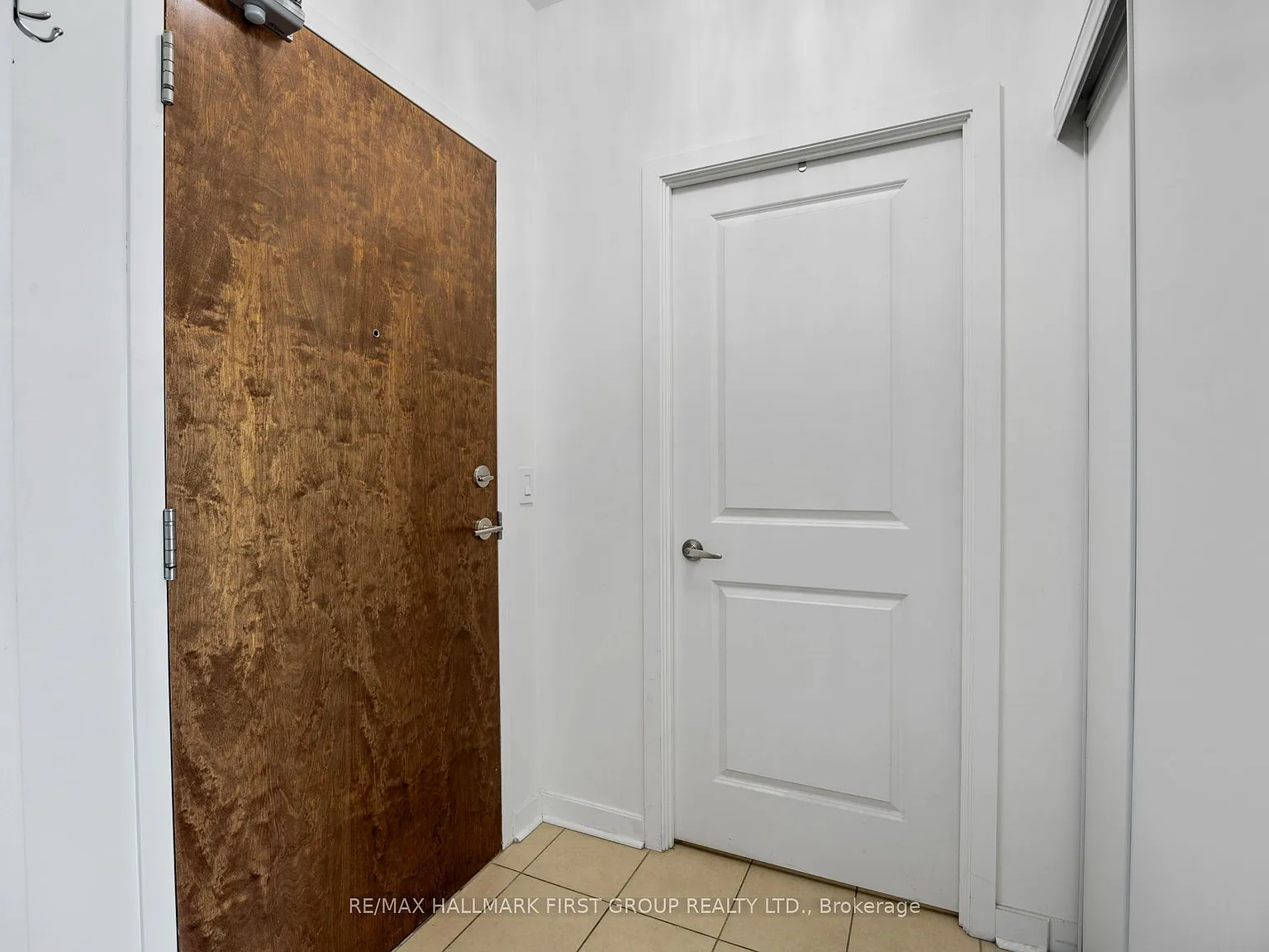 1 bed, $2,400 — Photo 4