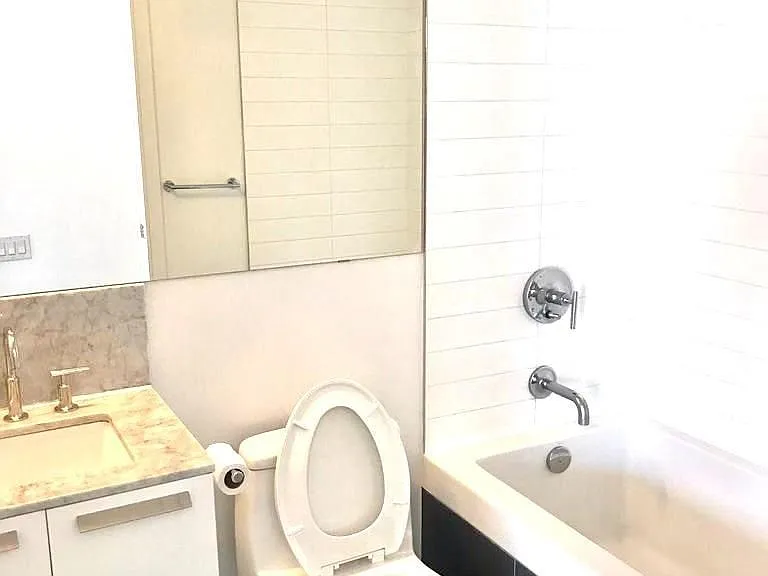 42 Charles St E #2606 — Photo 3