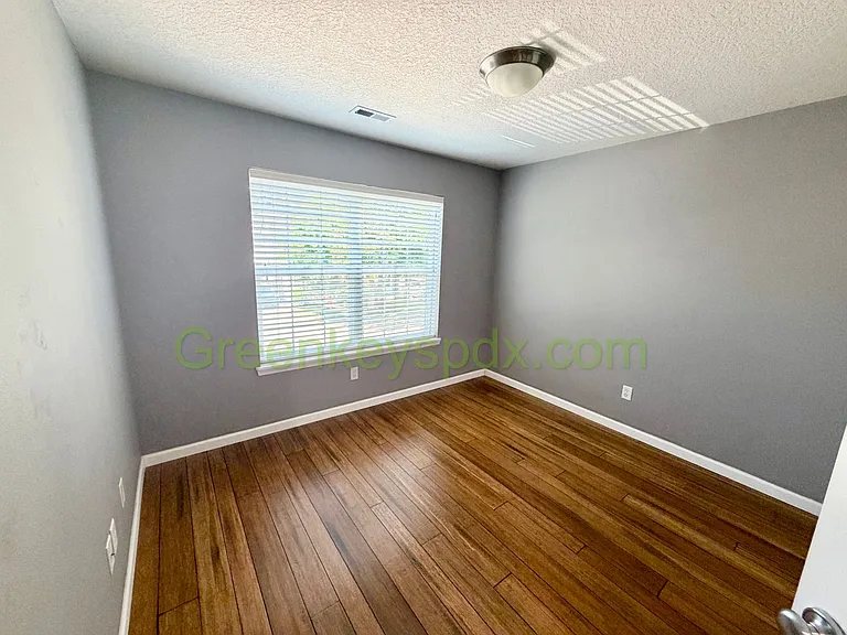 936 SE Elina Ave — Photo 12