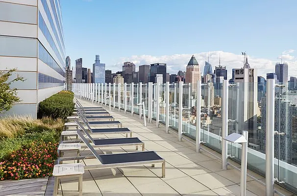 Rented by The Durst Organization | media 12