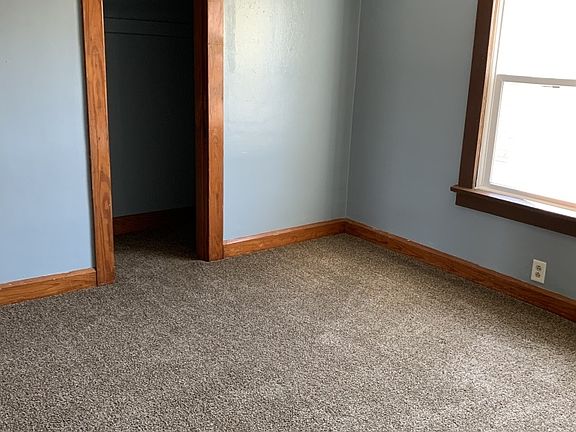 3rd image of 1105 E Memorial Dr #1107-1109