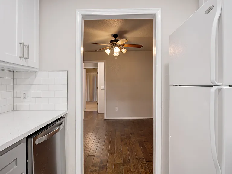 405 Sundance Ln — Photo 6