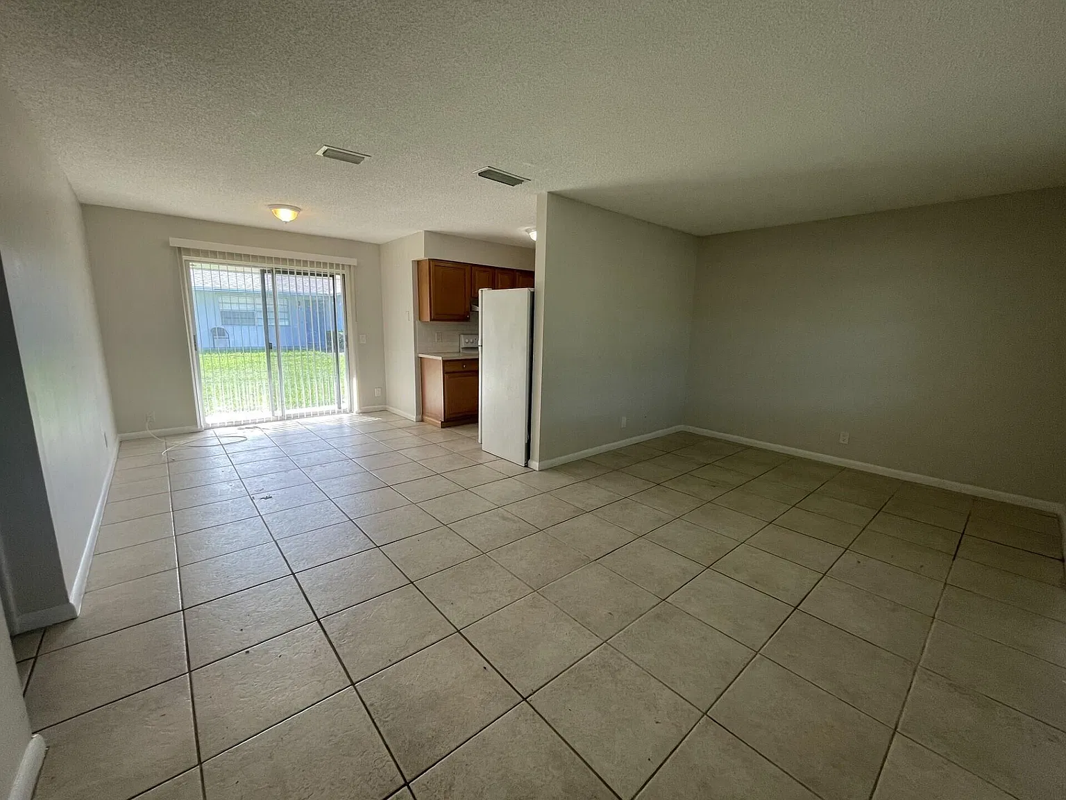 2 bed, 2.0 bath, 1974 sqft, $2,100 — Photo 2