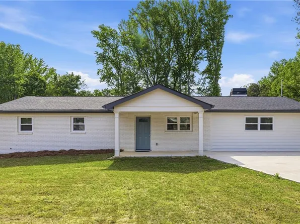 8561 Hickory Ln, Lithia Springs, GA 30122