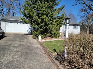 28393 W Burnett Rd, Island Lake, IL 60042