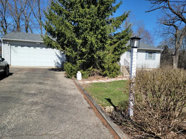 28393 W Burnett Rd, Island Lake, IL 60042