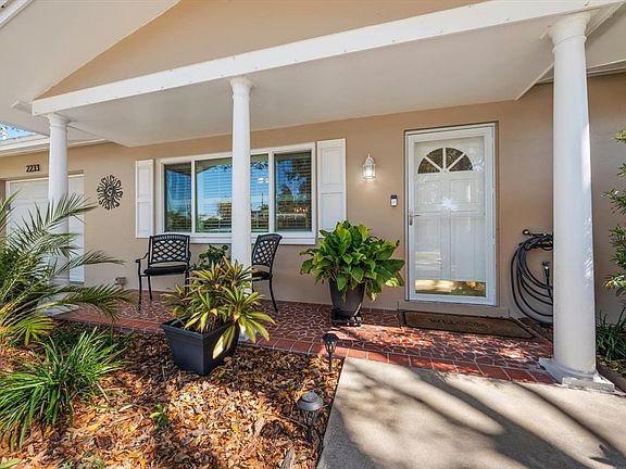 3rd image of 2233 Sunset Cir