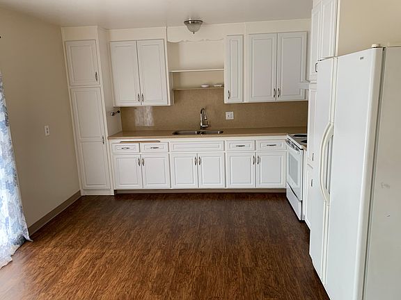 2nd image of 736 Opal Dr APT 4