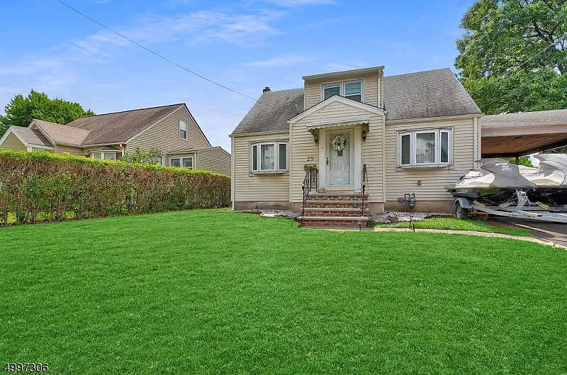 25 Ruth Ave photo 1