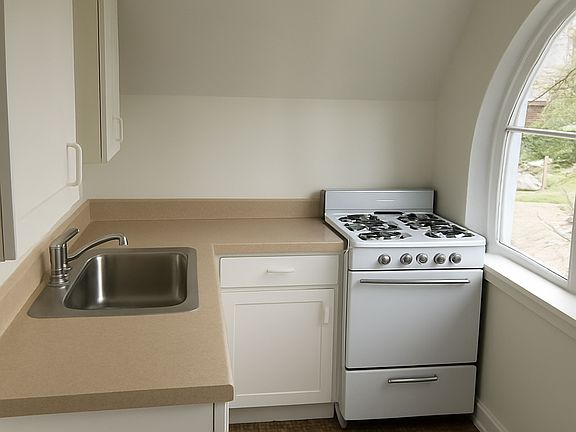 4th image of 523 N I St APT 2
