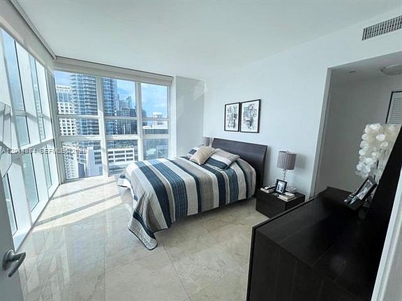 5th image of 950 Brickell Bay Dr APT 2711