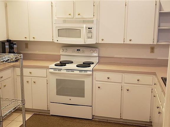 3rd image of 733 Carpenters Way APT 32