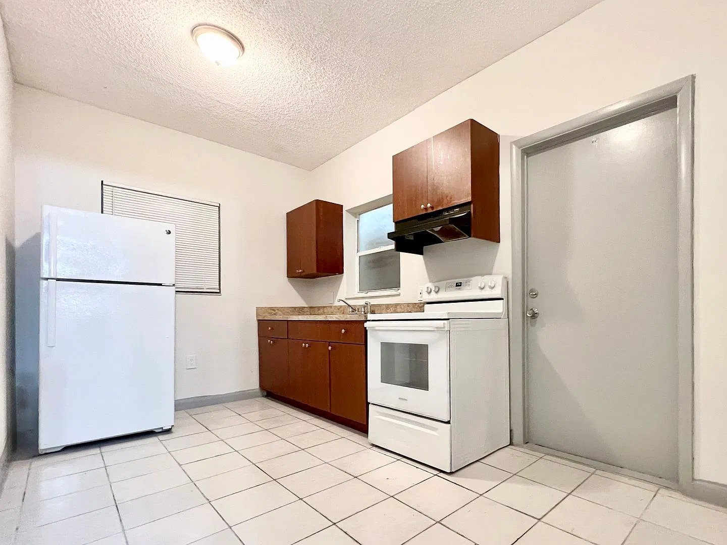 3 Bedroom Private Home — Photo 4