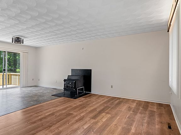 4th image of 1007 Horseshoe Ln