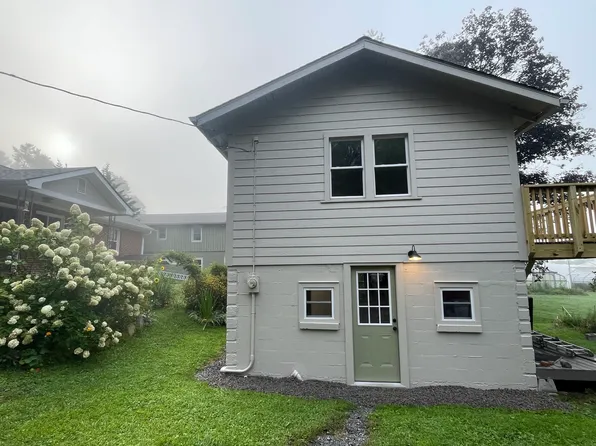 19 Friendly Farm Rd, Penrose, NC 28766