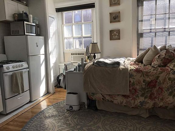 2nd image of 271 W 11th St APT 5C