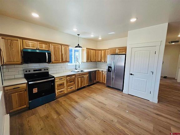 3rd image of 655 Garnet Avenue