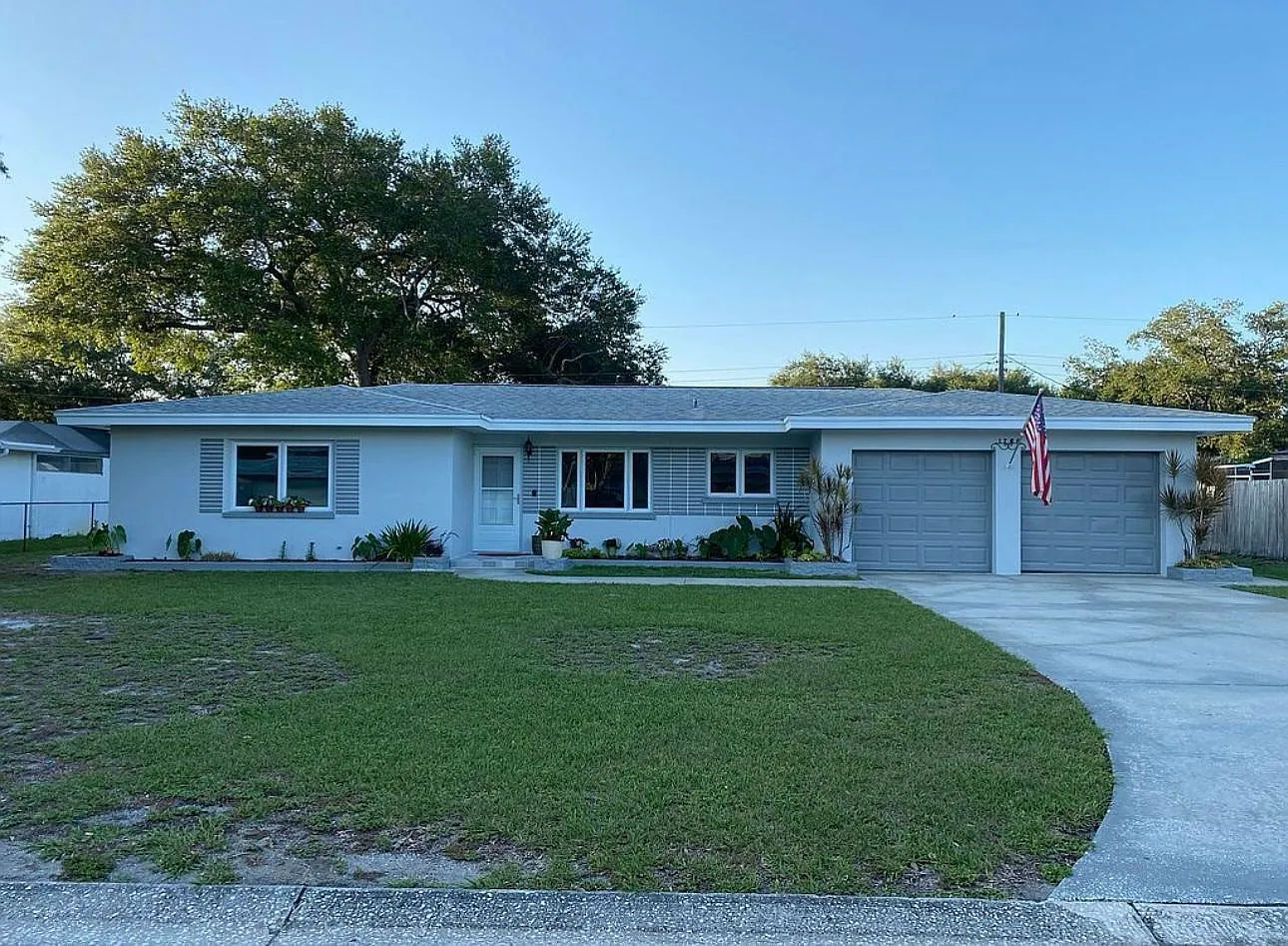 1760 Gracelyn Dr — Photo 2