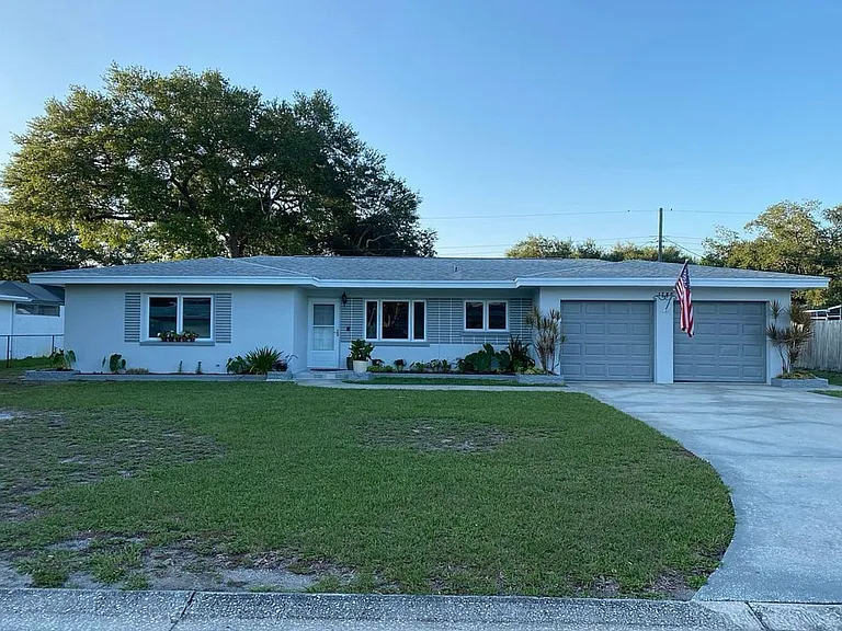 1760 Gracelyn Dr — Photo 2