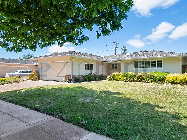 1075 Kildare Ave — Photo 2