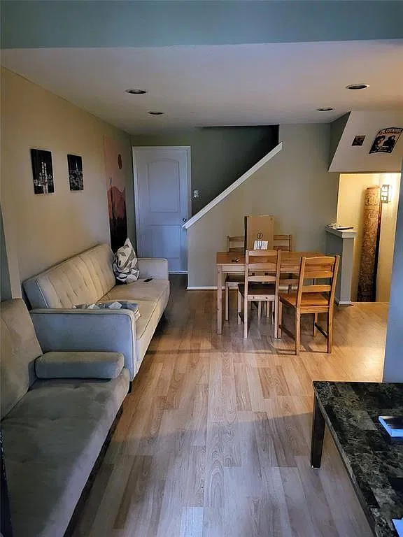 4 bed, 2.0 bath, 1141 sqft, $3,250 — Photo 3