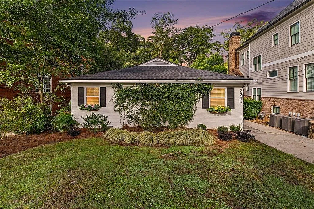 2240 Stephen Long Dr NE — Photo 2