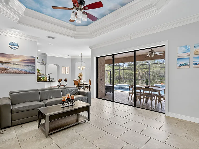 207 Kindred Blvd — Photo 11