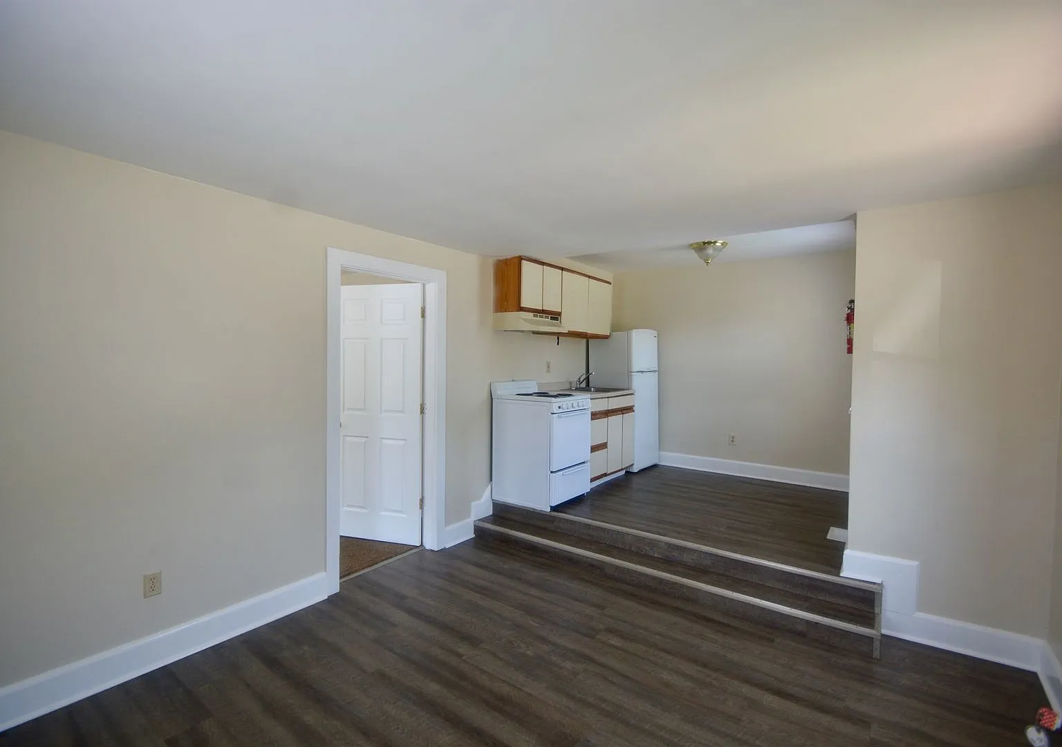 Great - 1 Bedroom In Middletown With A Bright Open Floor Plan !! — Photo 4