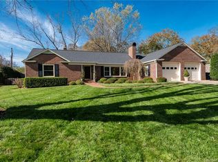 1518 4th St NW, Hickory, NC 28601