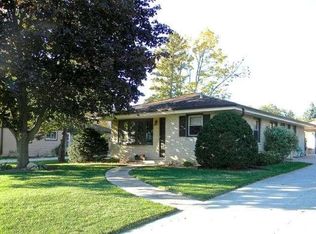 5404 W Whitaker Ave, Greenfield, WI 53220