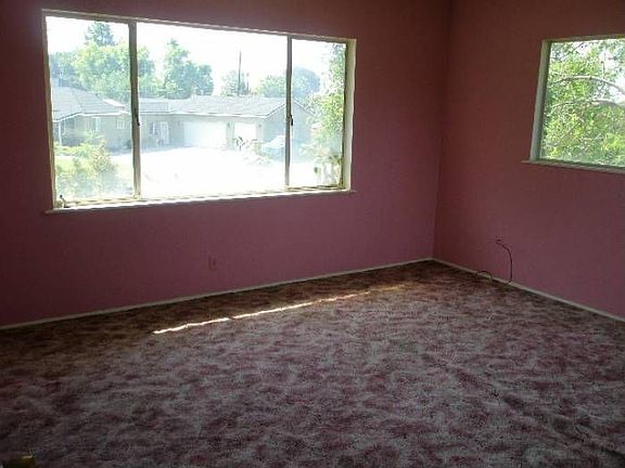 4th image of 1700 Glenwood Dr
