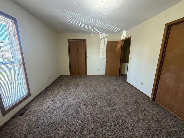 3 bed, 1.5 bath, 1350 sqft, $1,300 — Photo 10