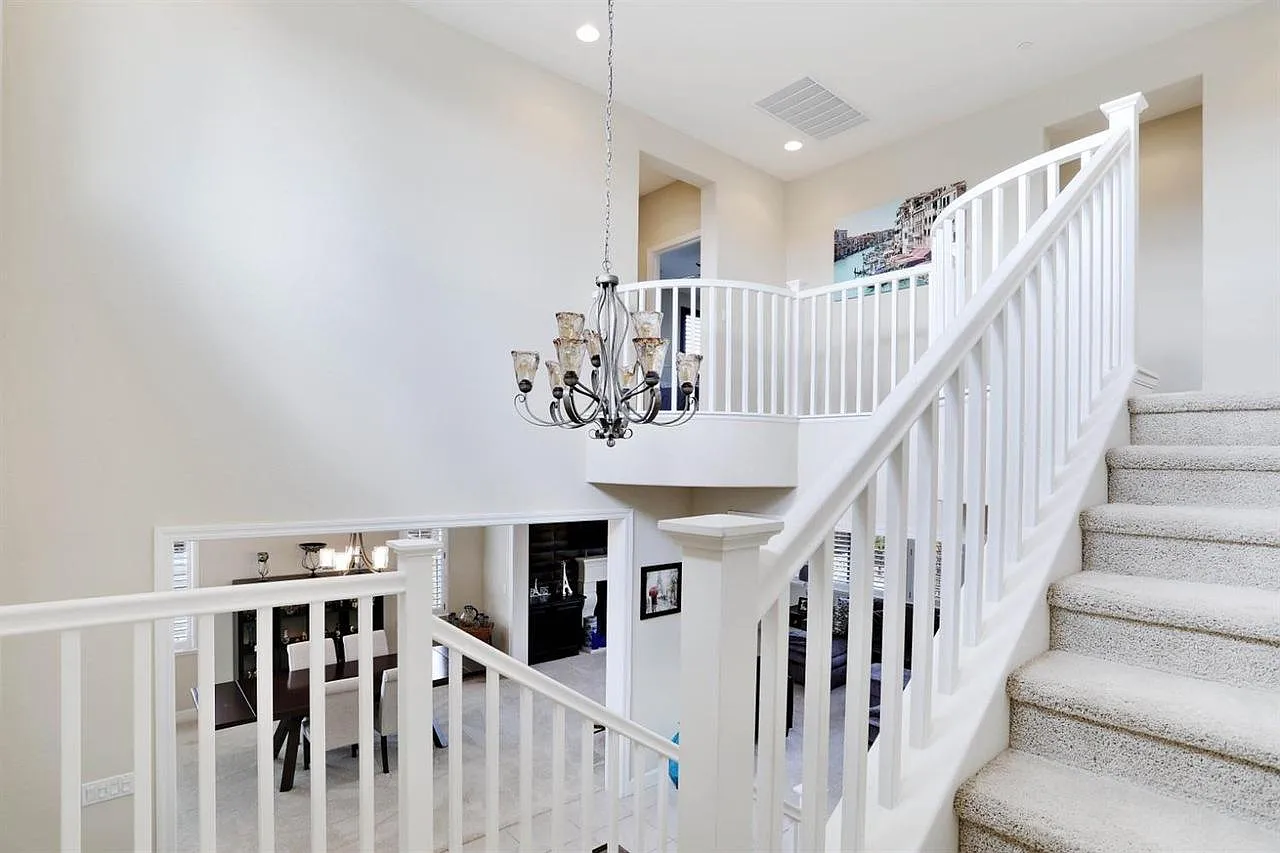 4 bed, 2856 sqft, $4,050 — Photo 4