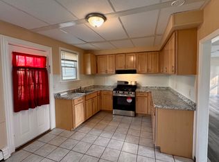 323 Somerset Ave APT 1R, Taunton, MA 02780