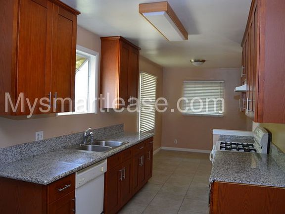 5th image of 3564 N Alameda Ave