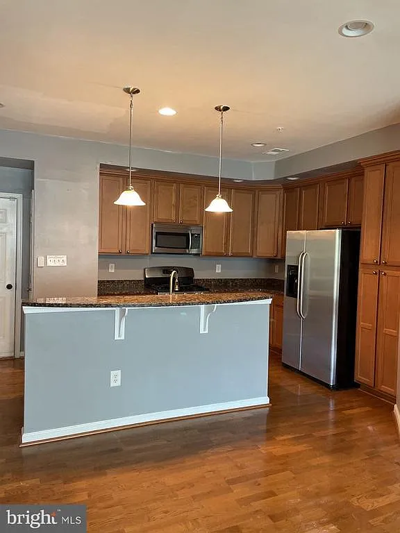 3 bed, 2.5 bath, 1714 sqft, $2,700 — Photo 2