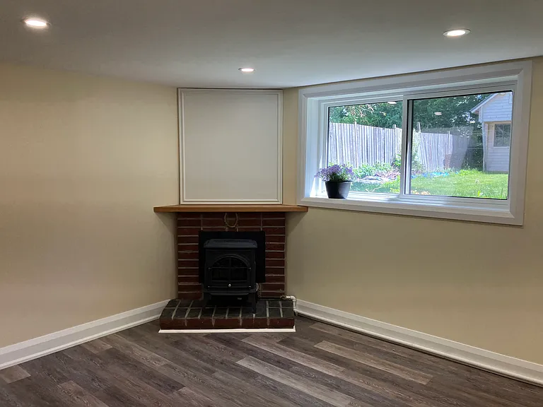 120 Lake Ave W #B — Photo 3