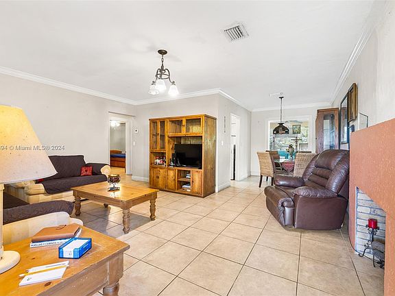 4th image of 524 Mendoza Ave