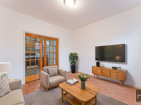 5th image of 715 41st St APT 2L