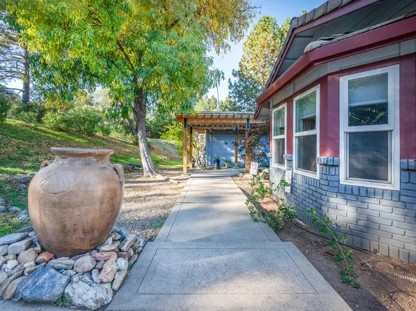 242 Montgomery Dr, Mokelumne Hill, CA 95245