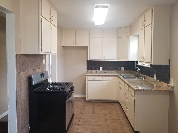 3rd image of 3105 Eastland Ave