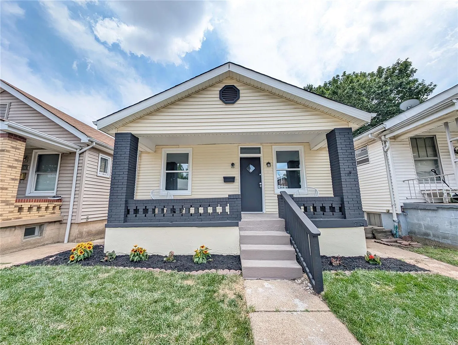 4642 Ray Ave photo 1